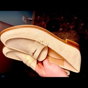 💖VIONIC women’s size 9 loafers! Wooden sole, glittery gold shimmer! Comfy! 💖